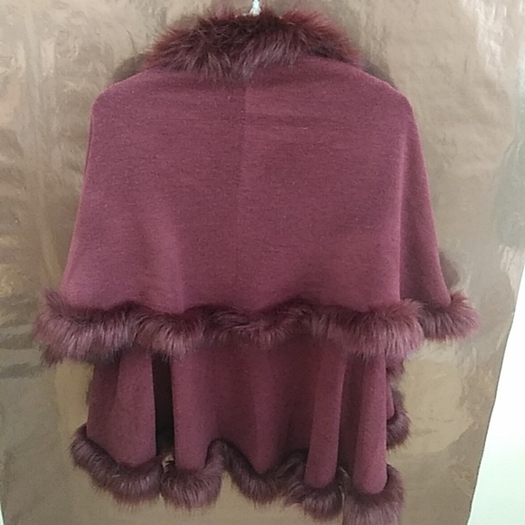 Sioni Studio Faux Fur Sweater. Color Burgandy. Size L/XL. Keeps you warm! - Picture 3 of 5